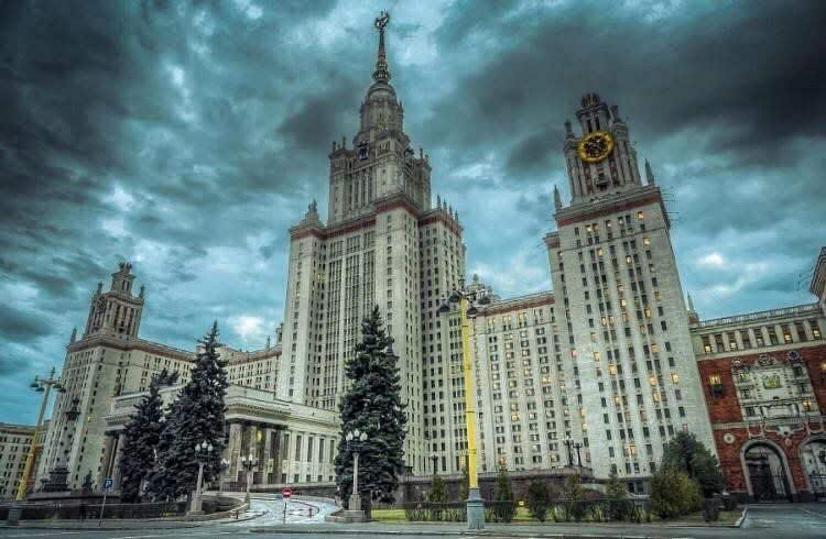 آشنایی و تحصیل در  دانشگاه دولتی مسکو (لومونوسوف) - موسسه اویس قرنی